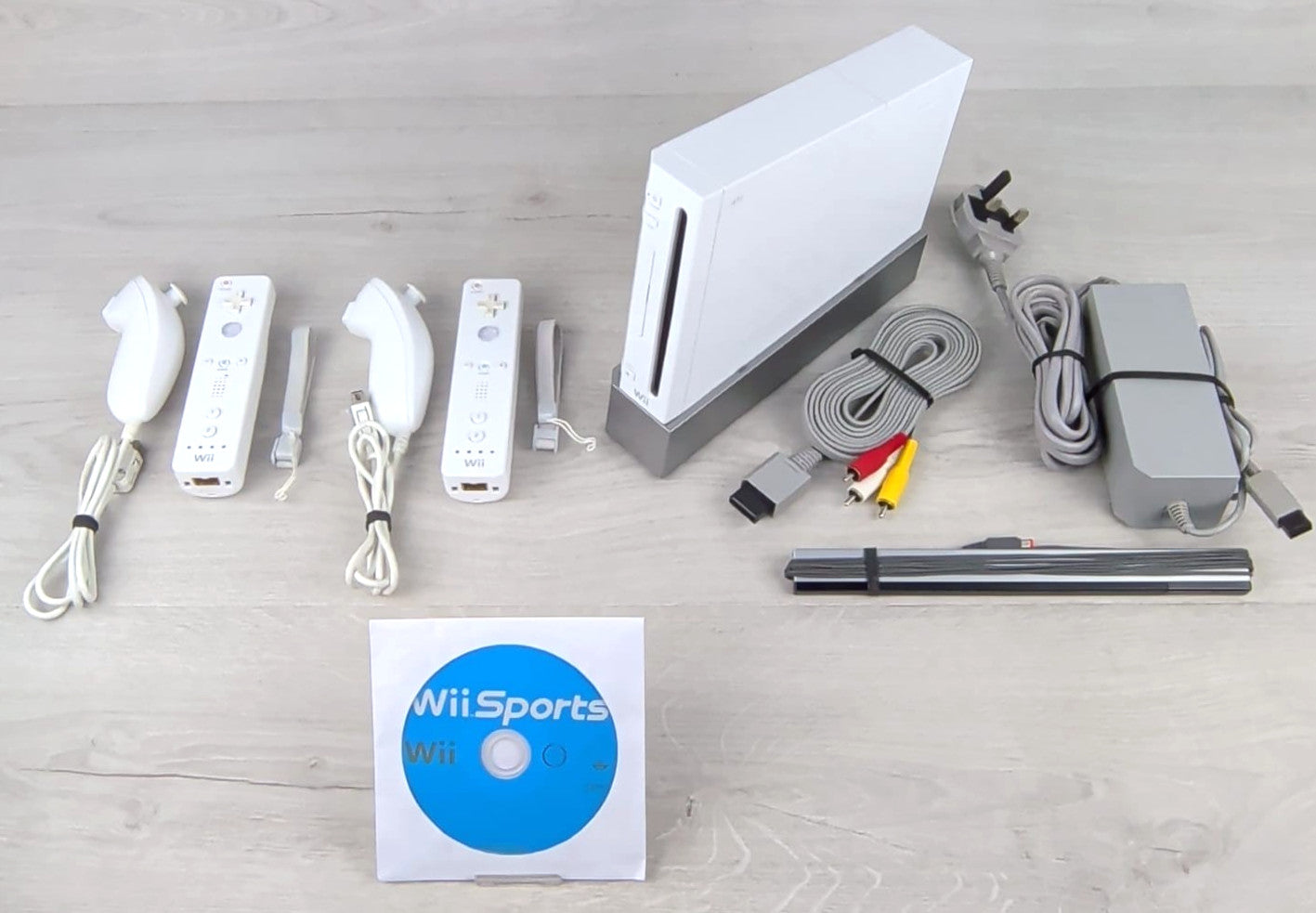 Nintendo Wii Console Bundle | Wii Sports / Resort / Mario Kart | Accessories