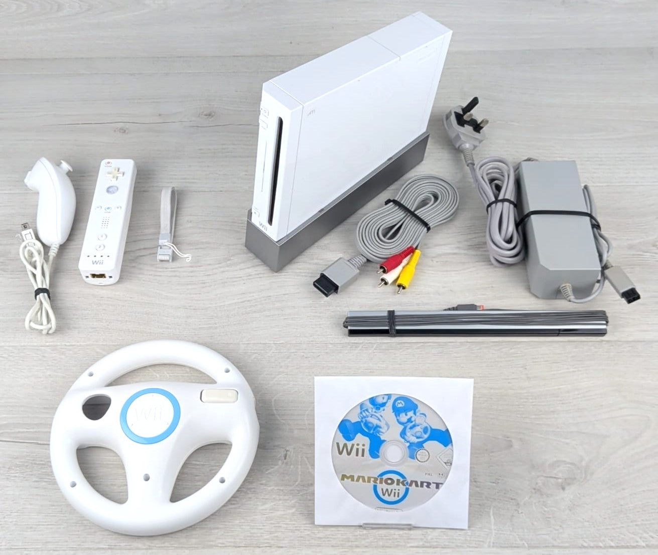Nintendo Wii Console Bundle | Wii Sports / Resort / Mario Kart | Accessories