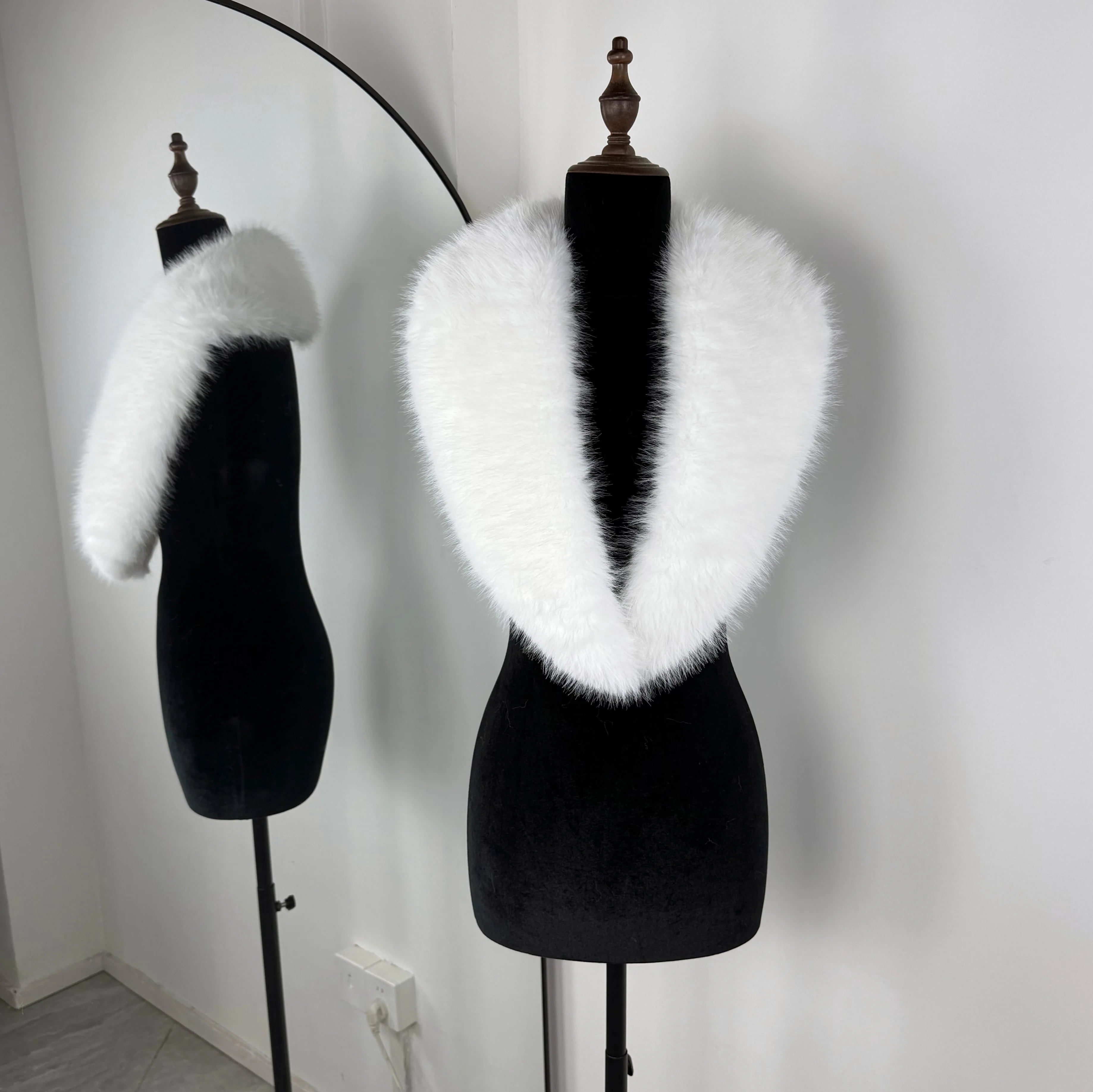 Trendix Black Knit Cardigan For Women Winter Detachable Faux Fur Collar Short Tops Street Slim Party Elegant Outerwear Top Femme
